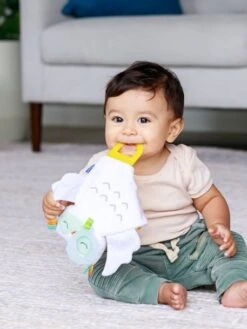 Coﬀret Naissance Avec Doudou Luminescent Dans Le Noir - INFANTINO Blanc - Infantino -Magasin De Jouets coﬀret naissance avec doudou luminescent dans le noir infantino 3