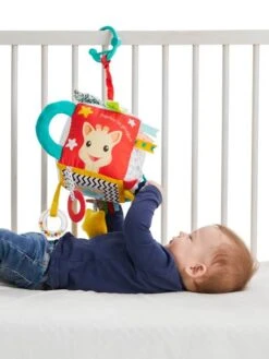 Grand Cube D'Activités Sophie La Girafe - VULLI Multicolore - Sophie La Girafe -Magasin De Jouets grand cube dactivites sophie la girafe vulli 4