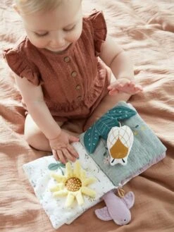 Livre D'activités En Gaze De Coton DOUCE PROVENCE Violet - Douce Provence - Vertbaudet -Magasin De Jouets livre dactivites en gaze de coton douce provence 3